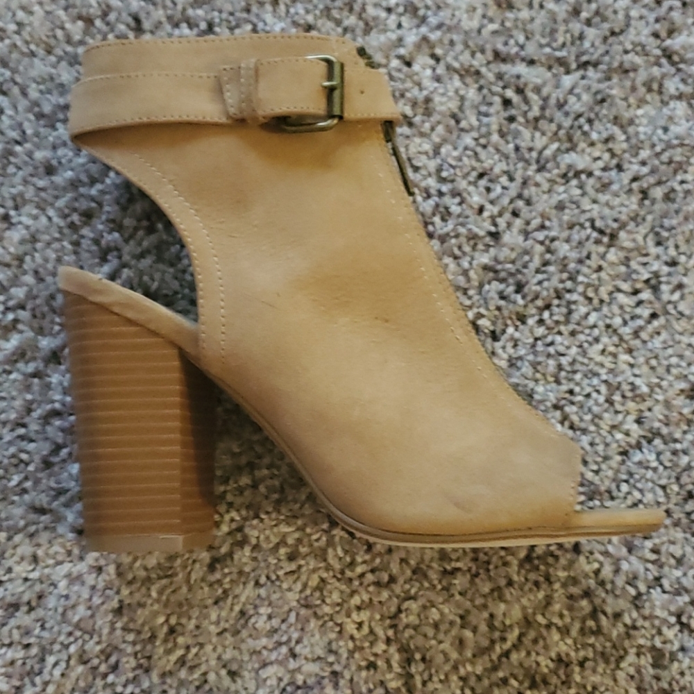 Tan heels